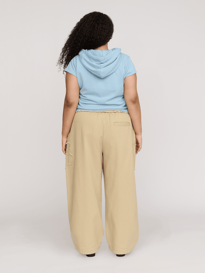 model:Zaynab wears size XXL and is 5’8”