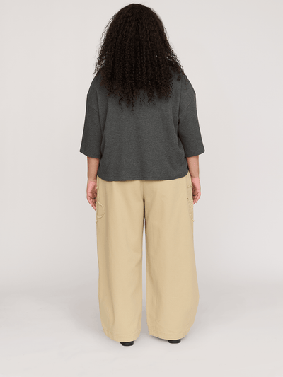 model:Zaynab wears size XXL and is 5’8”