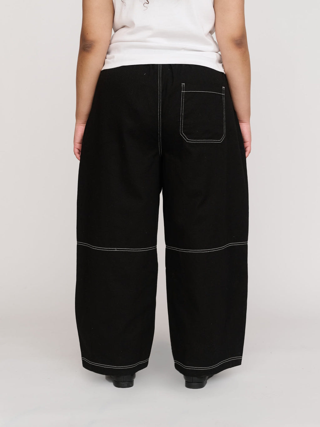 model:Zaynab wears size XXL and is 5’8”