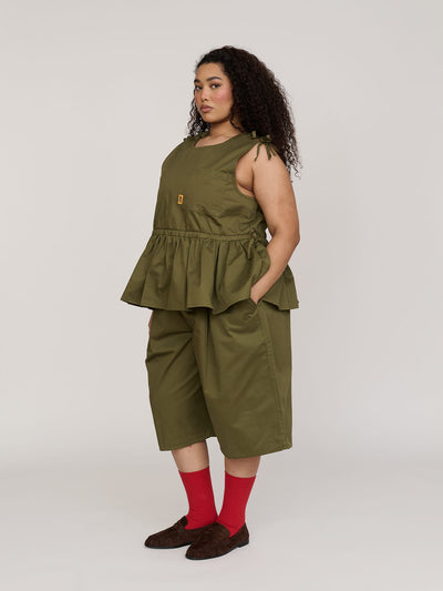 model:Zaynab wears size XXL and is 5’8”