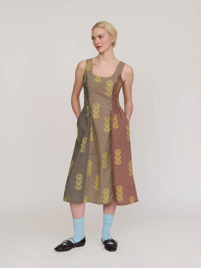  collection-womens-dresses, model:Emmie wears size 8 and is 5’6”