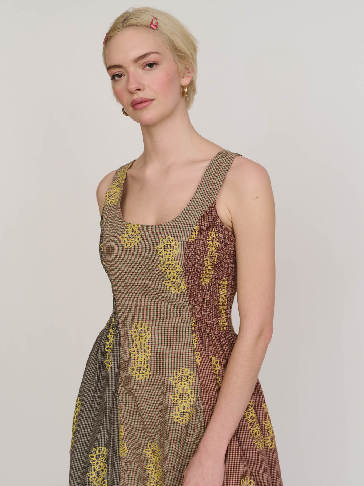 model:Emmie wears size 8 and is 5’6”