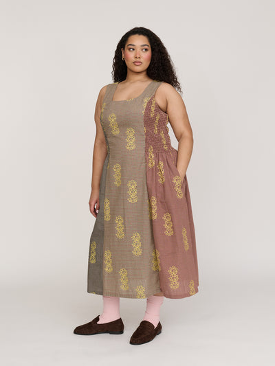 collection-curve, model:Zaynab wears size 18 and is 5’8”