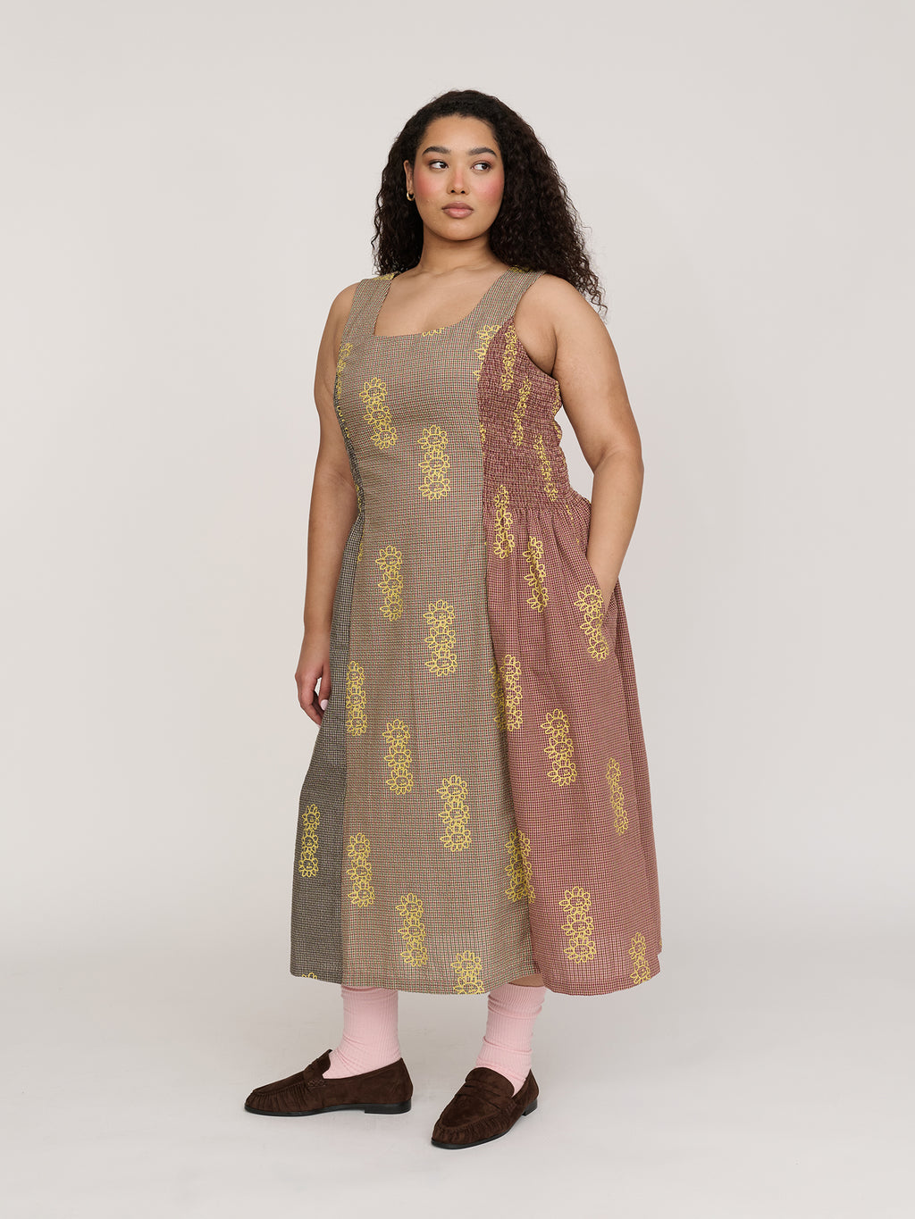 model:Zaynab wears size 18 and is 5’8”