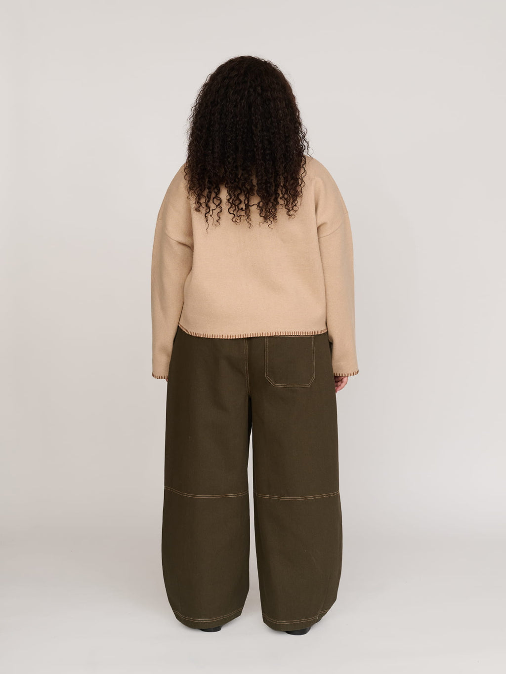 model:Zaynab wears size XXL and is 5’8”