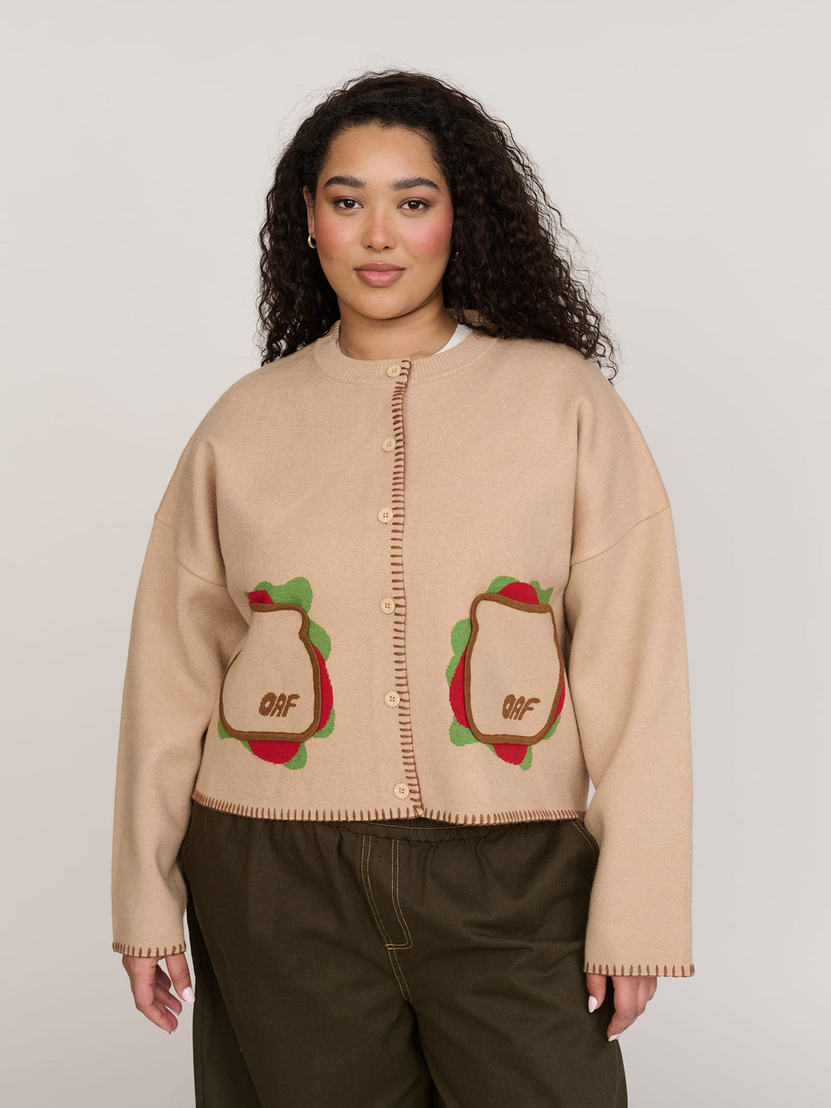 collection-curve, model:Zaynab wears size XXL and is 5’8”