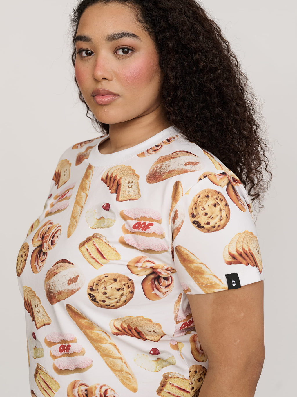 model:Zaynab wears size XXL and is 5’8”