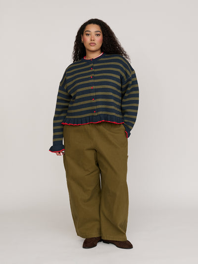 model:Zaynab wears size XXL and is 5’8”