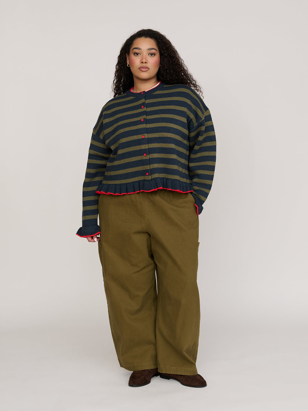 model:Zaynab wears size XXL and is 5’8”