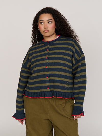collection-curve, model:Zaynab wears size XXL and is 5’8”
