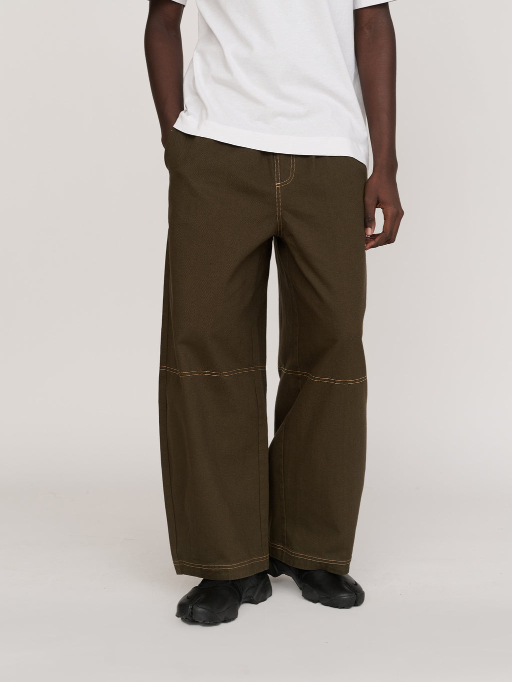 Collection-men-landing, collection-men-new-in-1, collection-men, collection-mens-trousers, model:Elhadj wears size L and is 6’1”