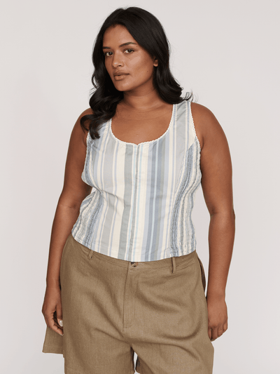 model:Sha wears size 18 and is 5’9”, collection-curve-tops