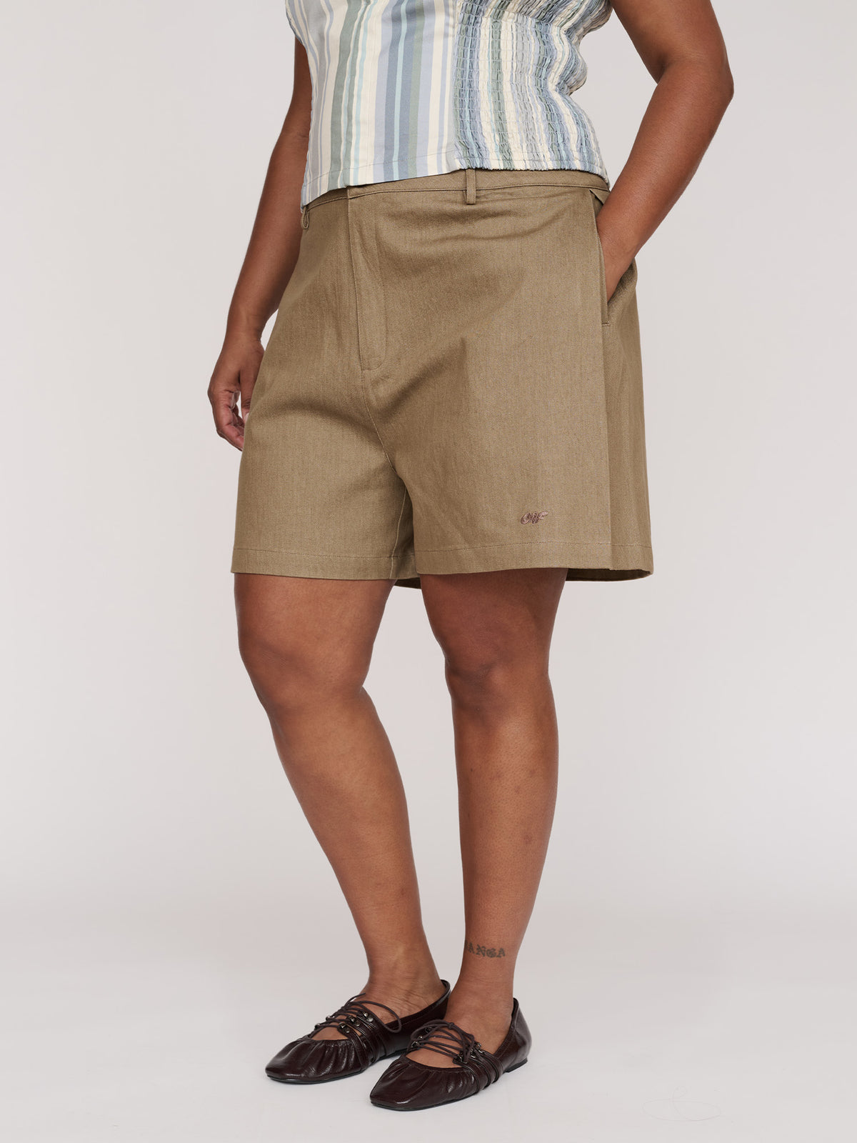 model:Sha wears size W38 and is 5’9”