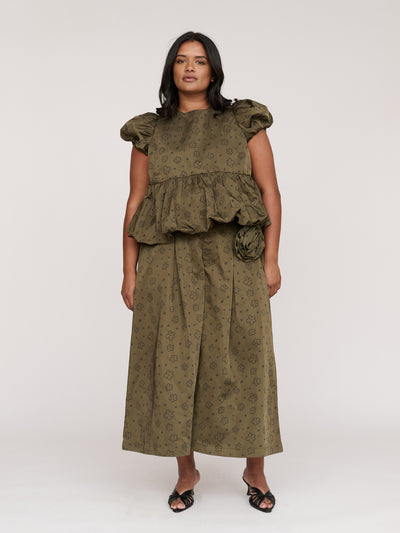 model:Sha wears size XXL and is 5’9”