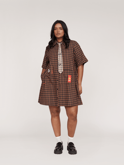 collection-curve, collection-curve-dresses, model:Sha wears size XXL and is 5’9”