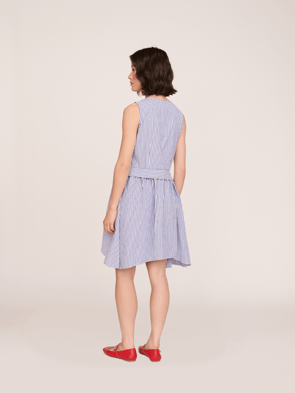 model:Jess wears size 8 and is 5’7”