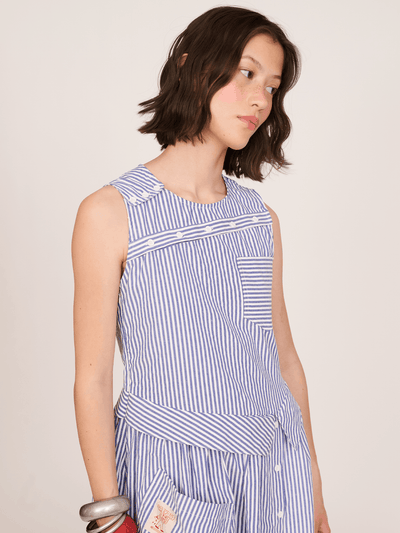 model:Jess wears size 8 and is 5’7”