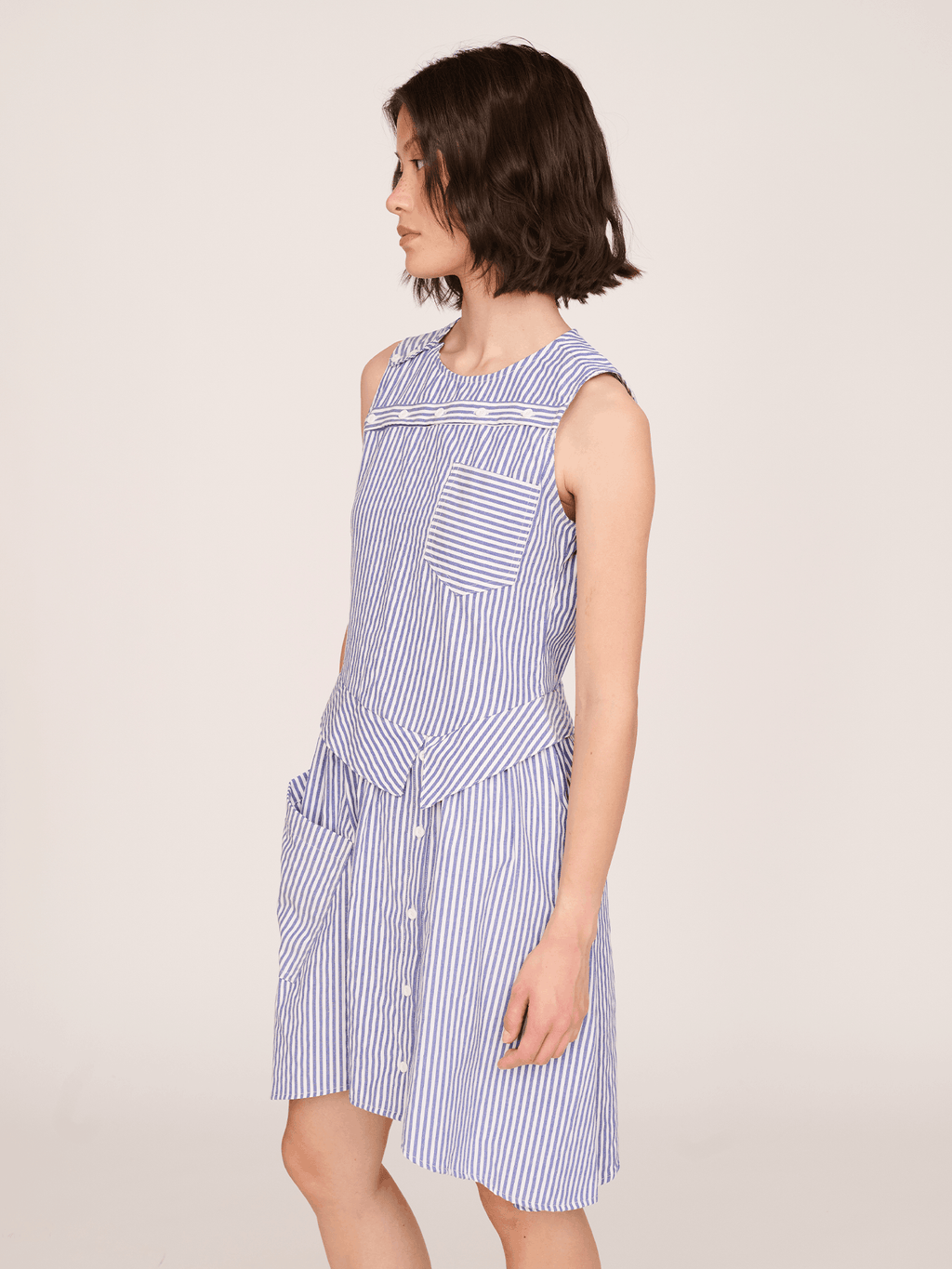 model:Jess wears size 8 and is 5’7”