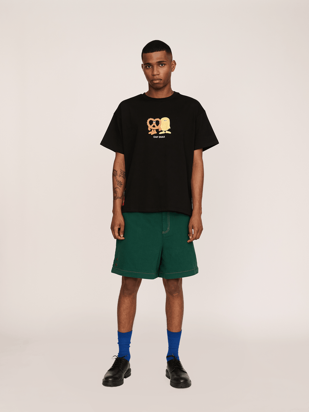 model:Paris wears size L and is 6’2”