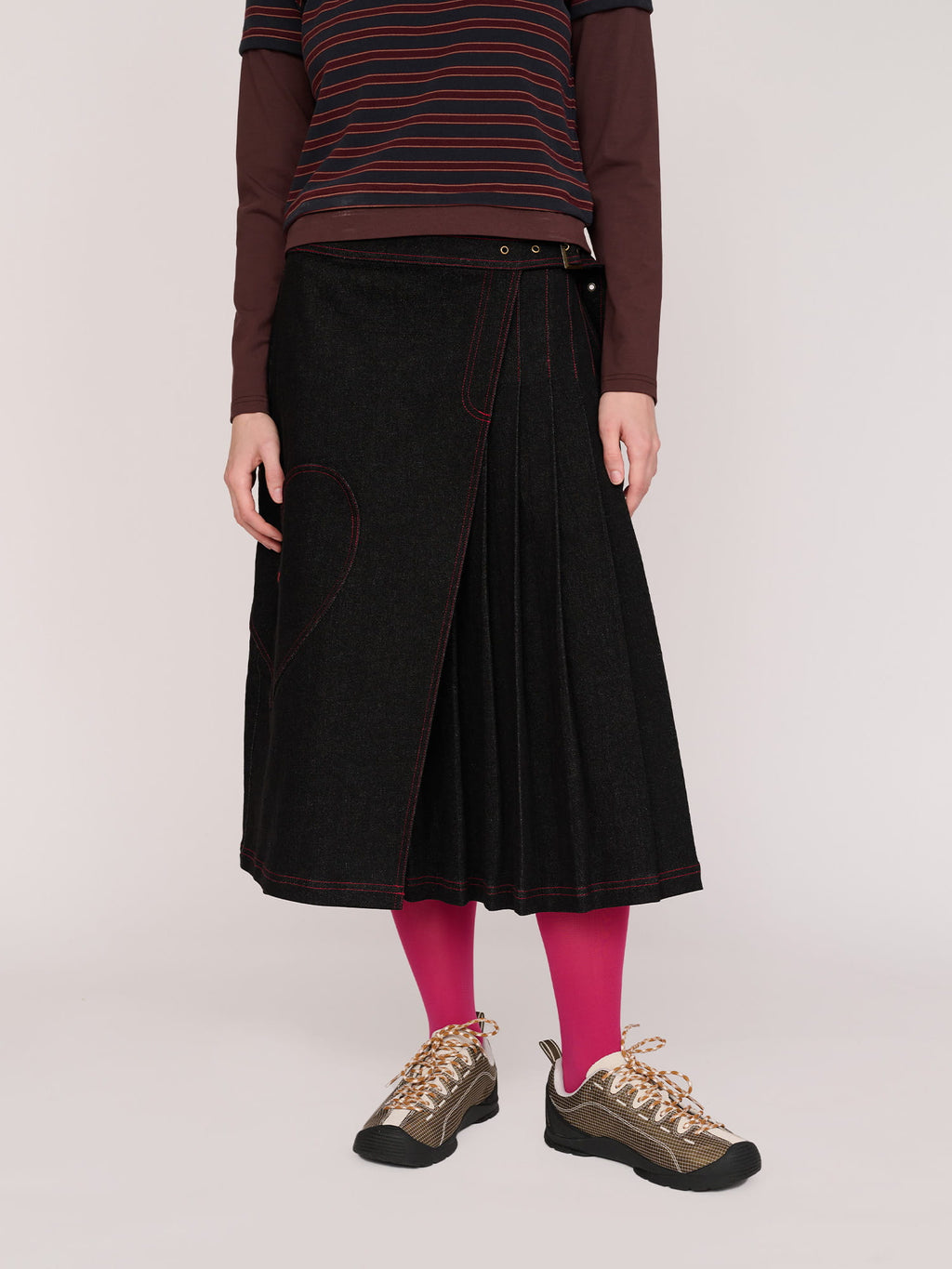 model:Ines wears size 8 and is 5’8”