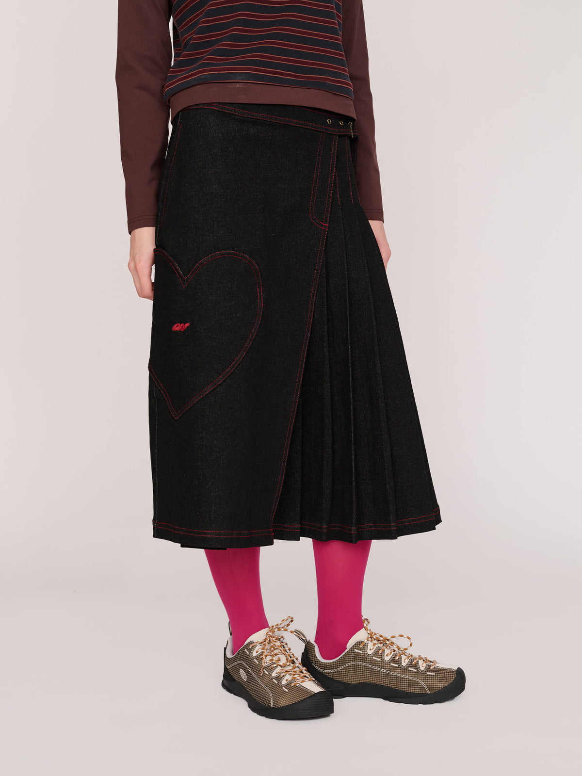 model:Ines wears size 8 and is 5’8”