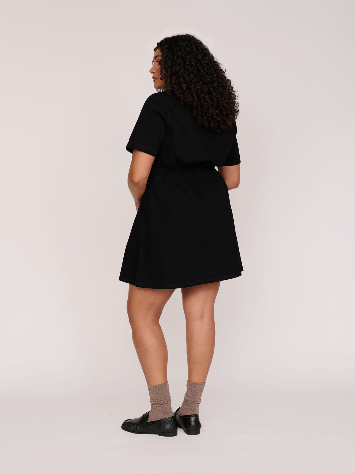 model:Elena wears size 18 and is 5’10”