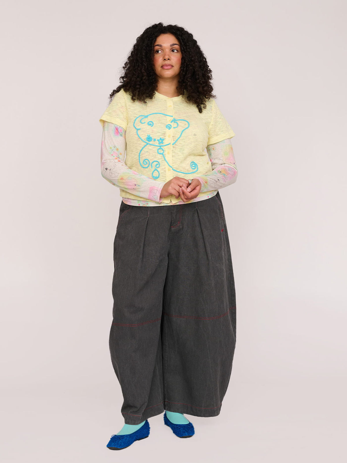 model:Elena wears size 18 and is 5’10”