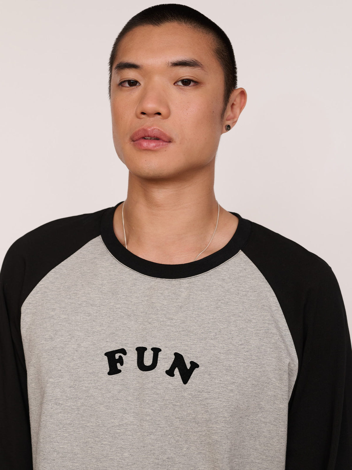 model:Andrew wears size 18 and is 5’11”