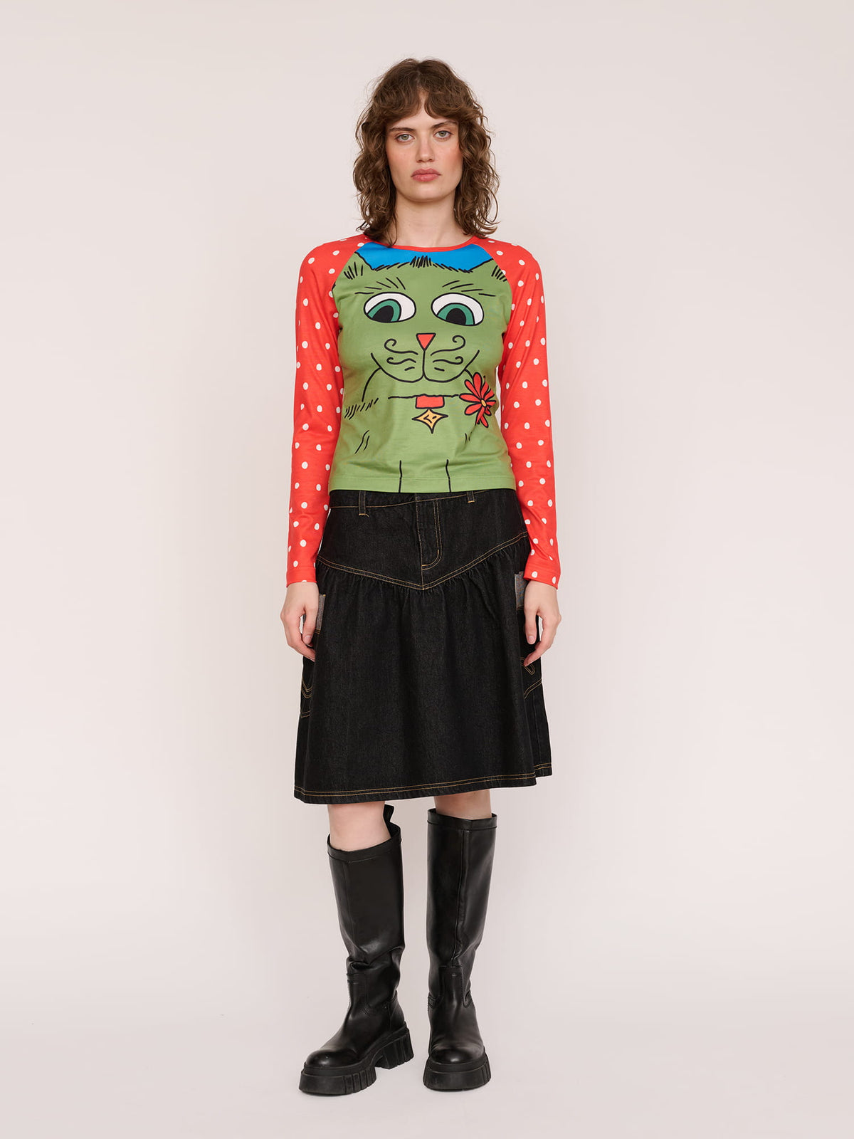 model:Elena wears size 18 and is 5’10”