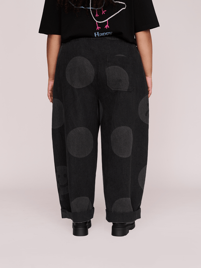 model:Zaynab wears size XXL and is 5’8”