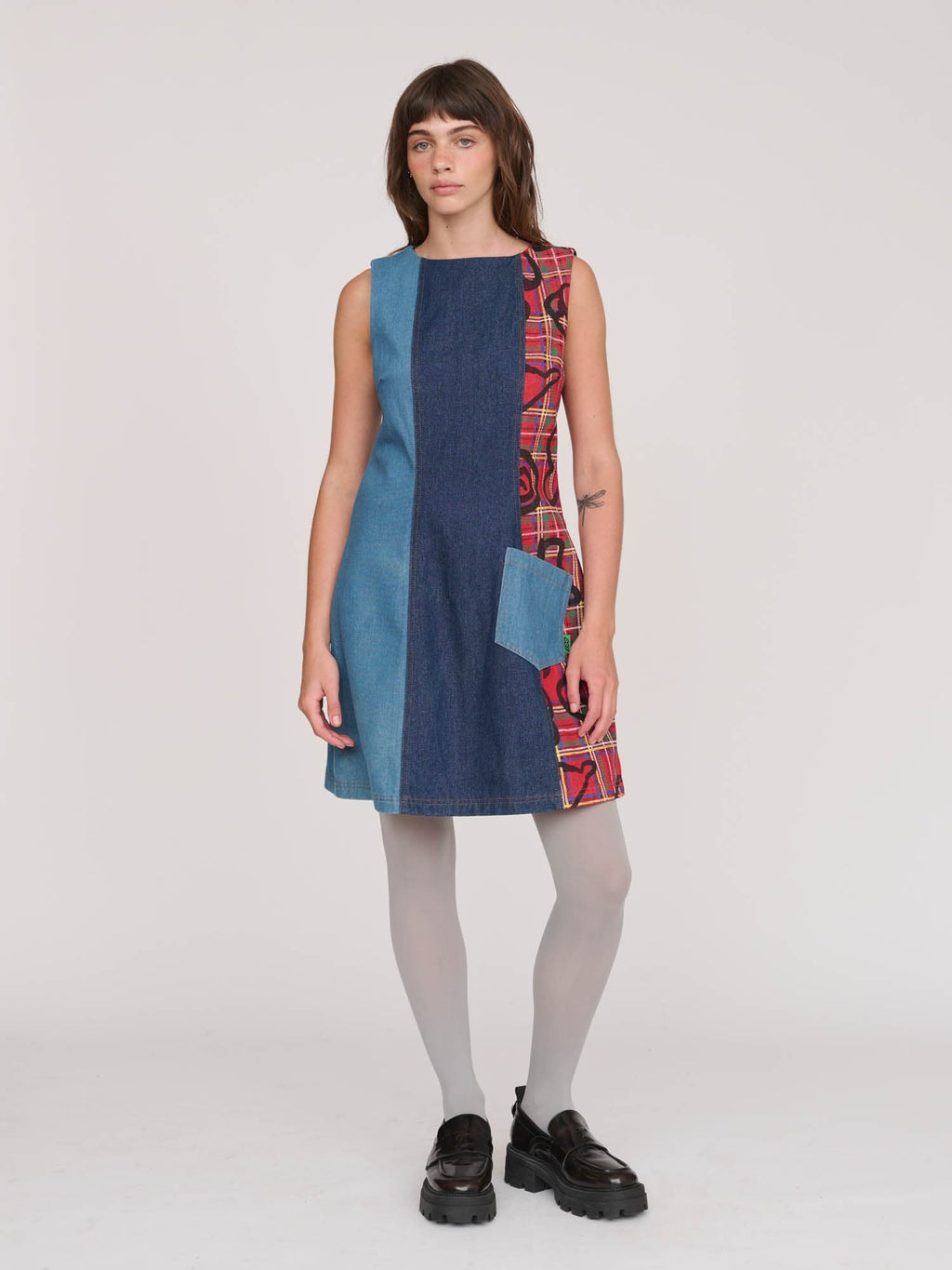 model:Molly wears size 8 and is 5’ 7”