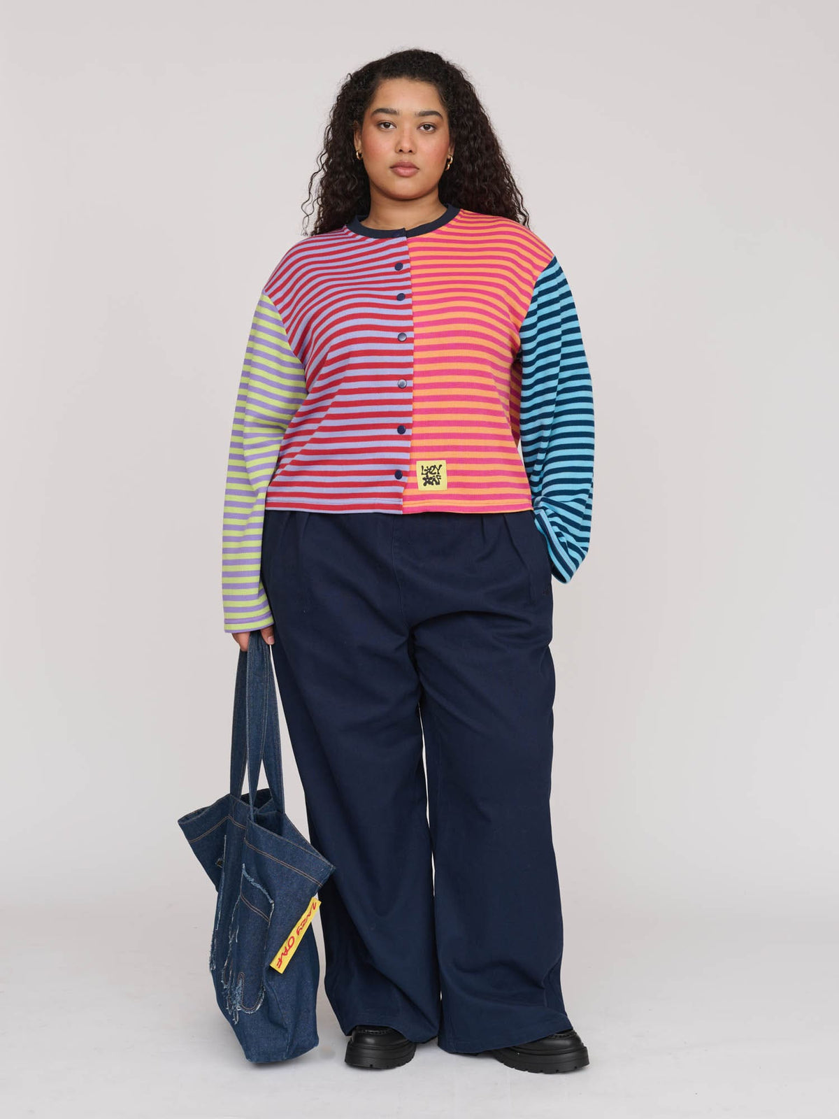 model:Zaynab wears size XXL and is 5’8”