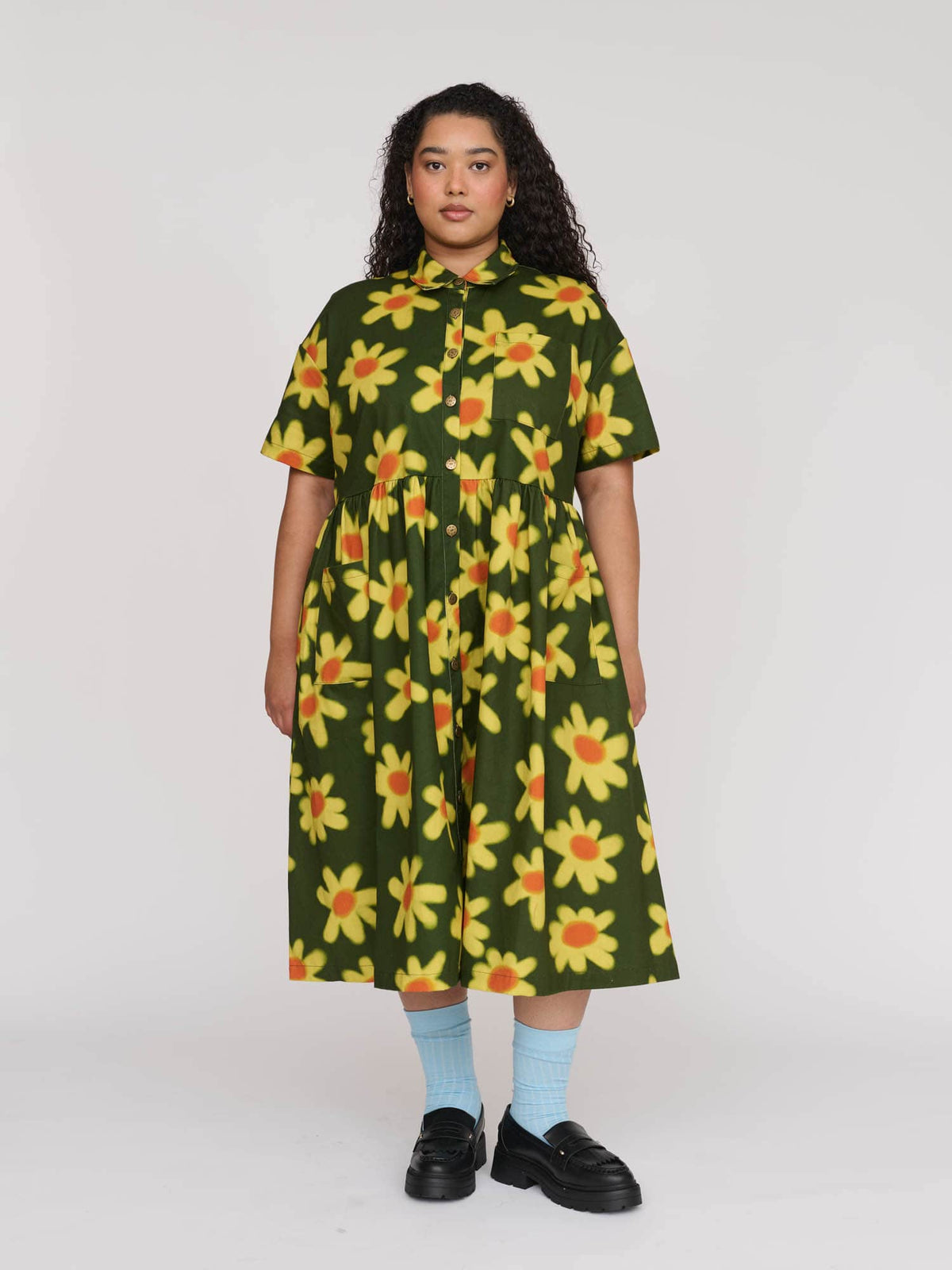 model:Zaynab wears size XXL and is 5’8”