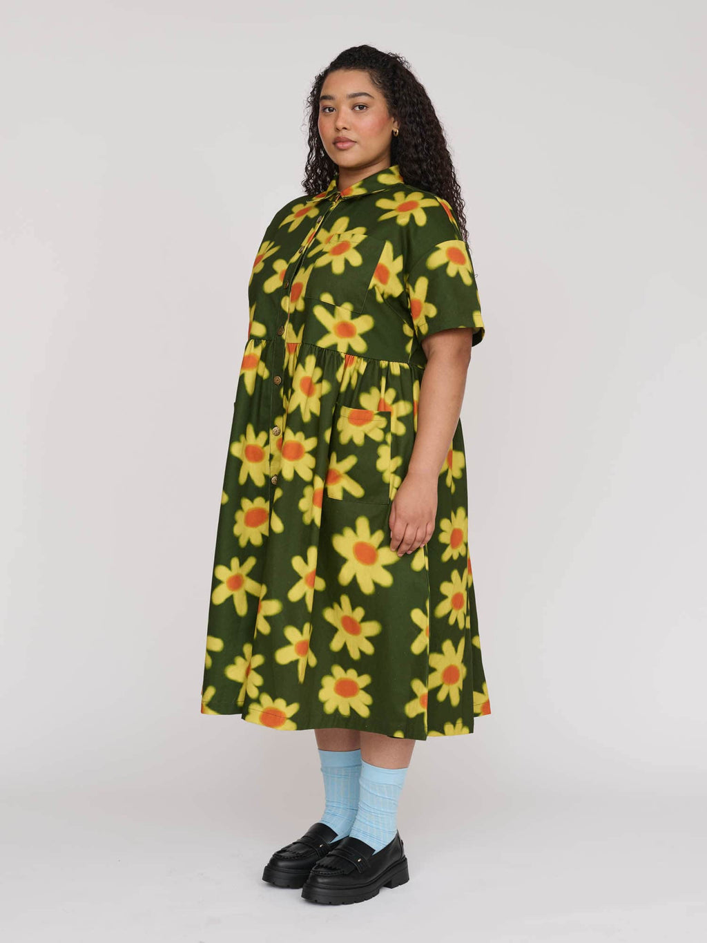 model:Zaynab wears size XXL and is 5’8”