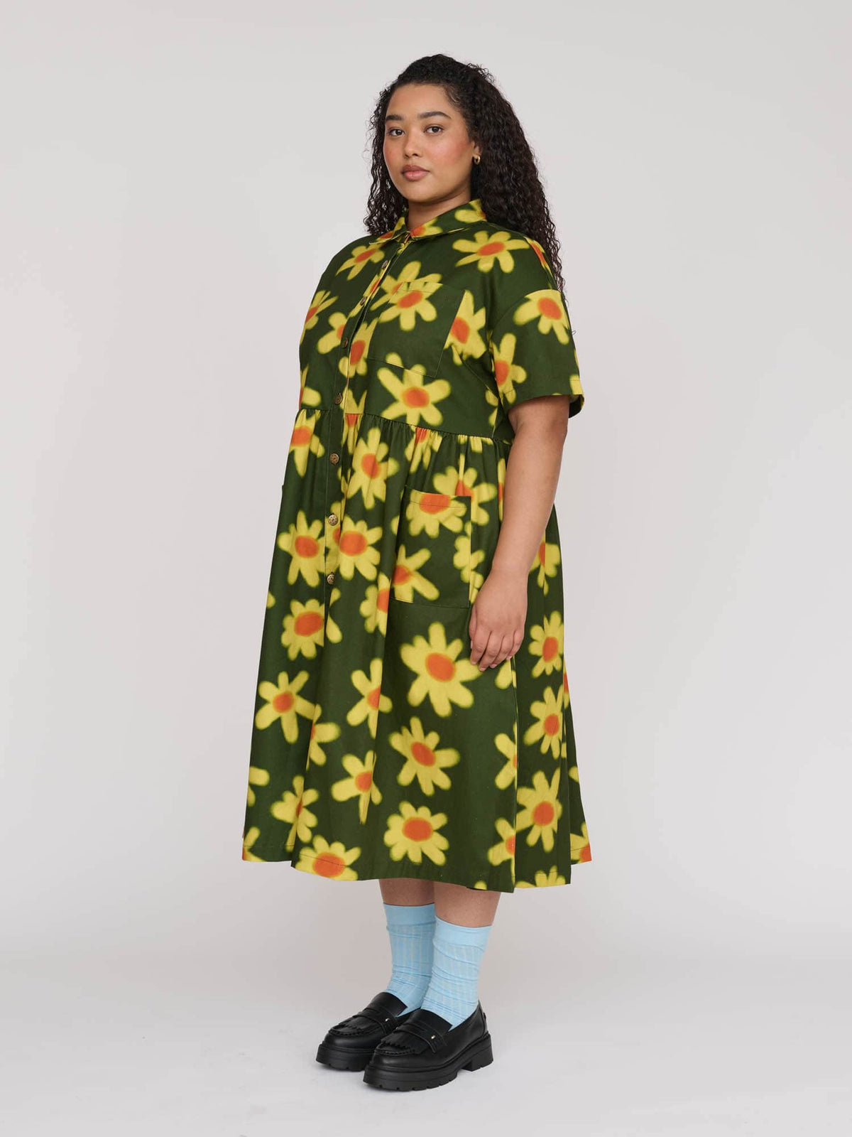 model:Zaynab wears size XXL and is 5’8”