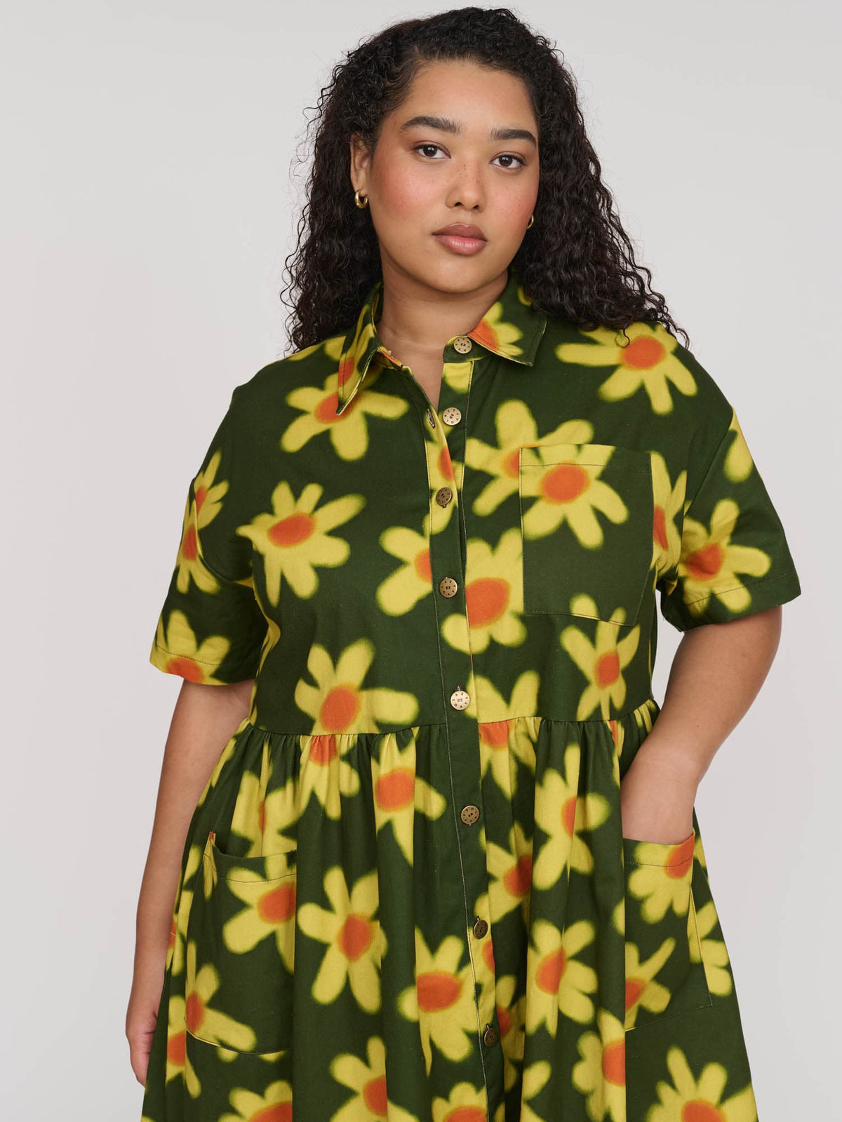 model:Zaynab wears size XXL and is 5’8”