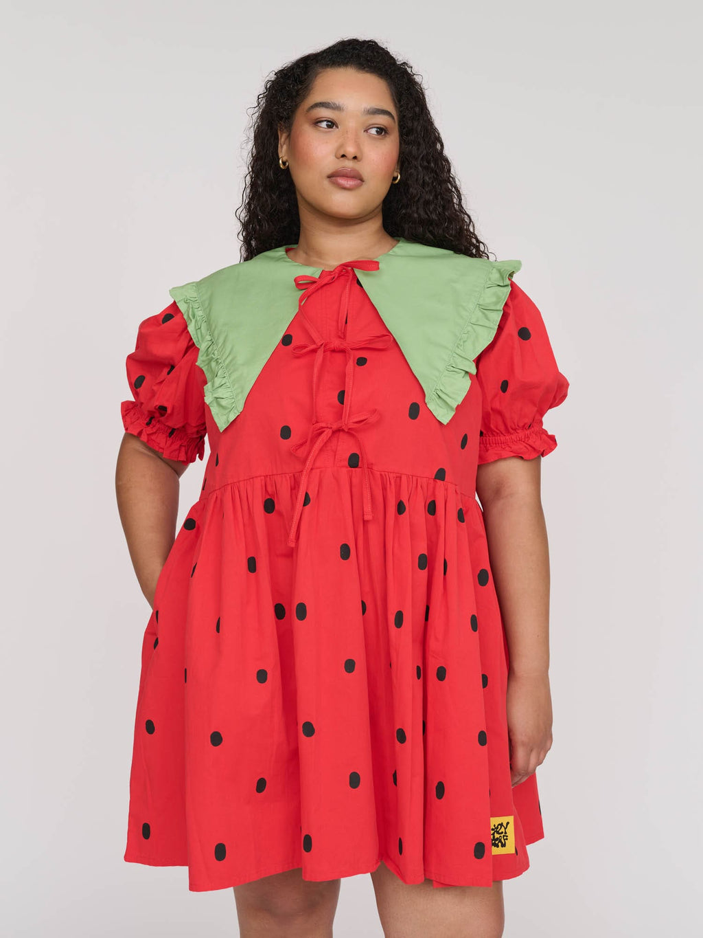 model:Zaynab wears size XXL and is 5’8”