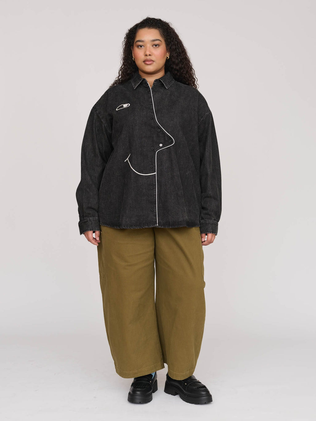 model:Zaynab wears size XXL and is 5’8”
