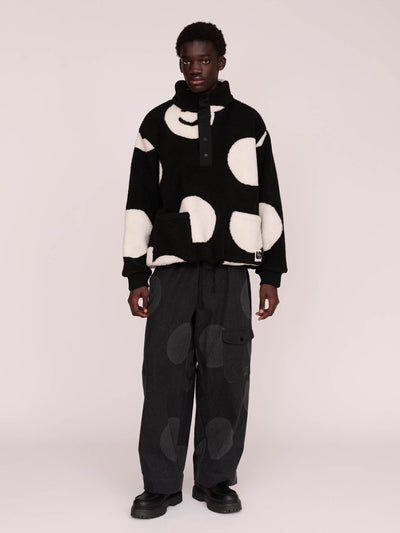 model:Elhadj wears size L and is 6’1”