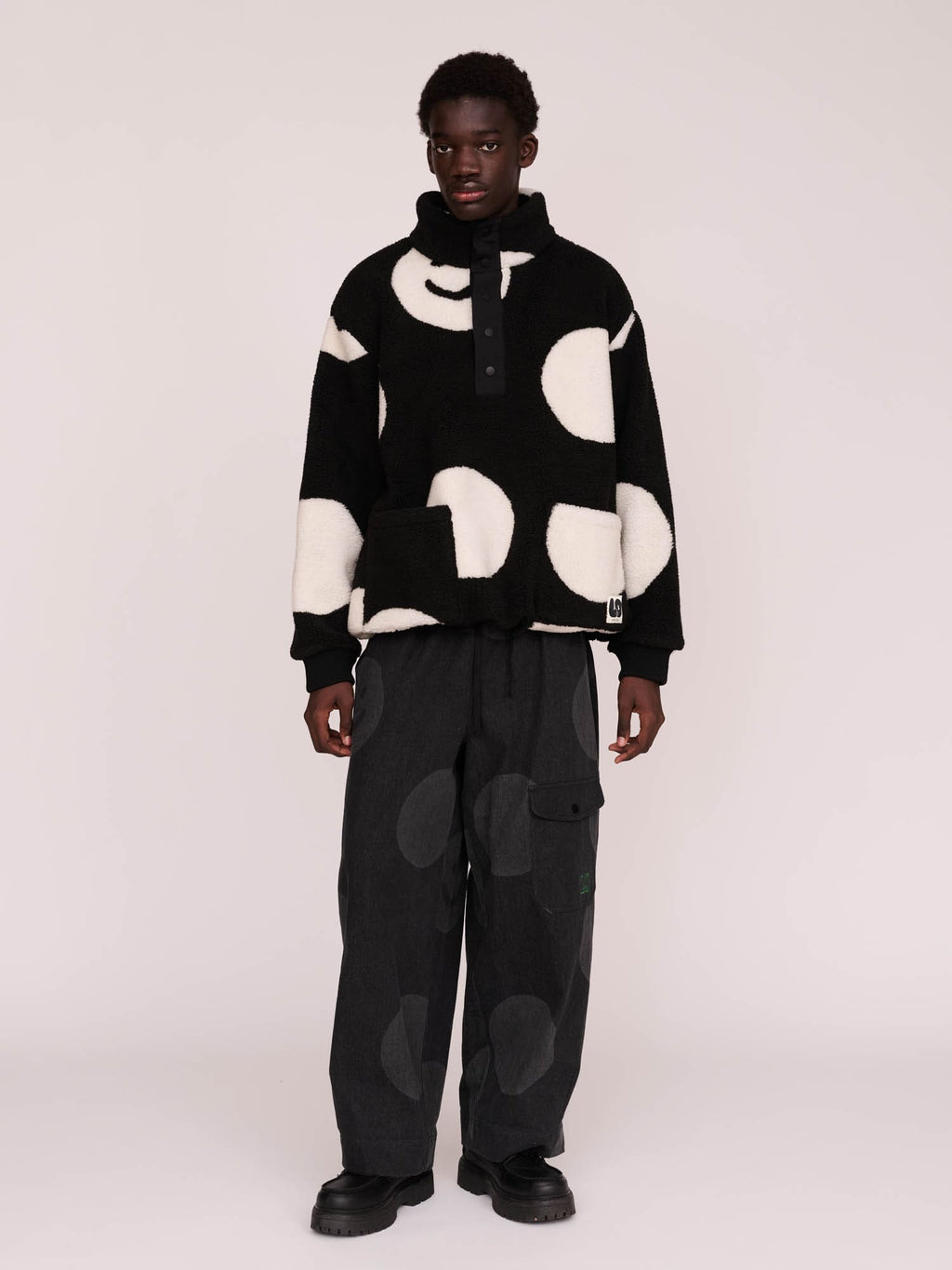 model:Elhadj wears size L and is 6’1”