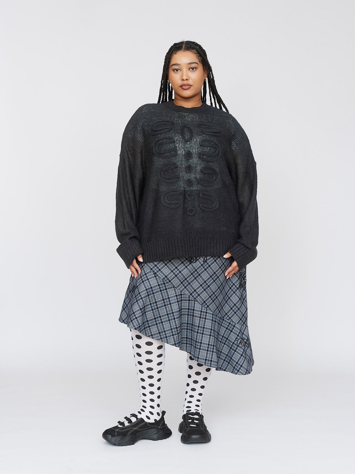 model:Zaynab wears size XXL and is 5’8”