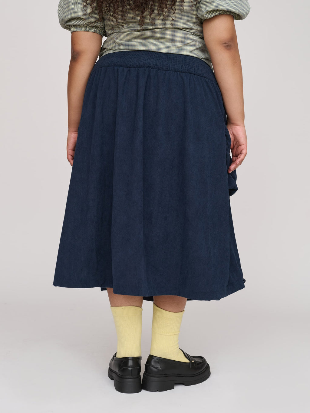 model:Zaynab wears size XXL and is 5’8”