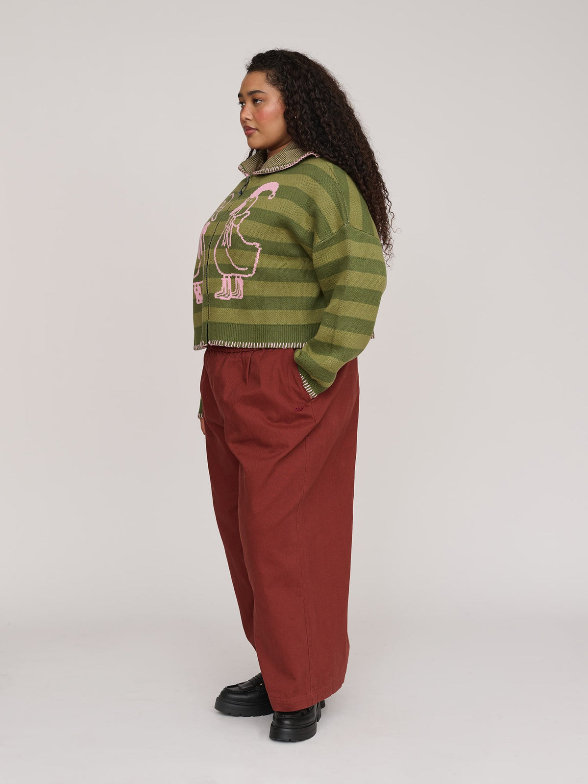 model:Zaynab wears size XXL and is 5’8”