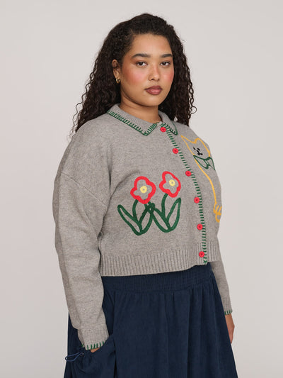 model:Zaynab wears size XXL and is 5’8”