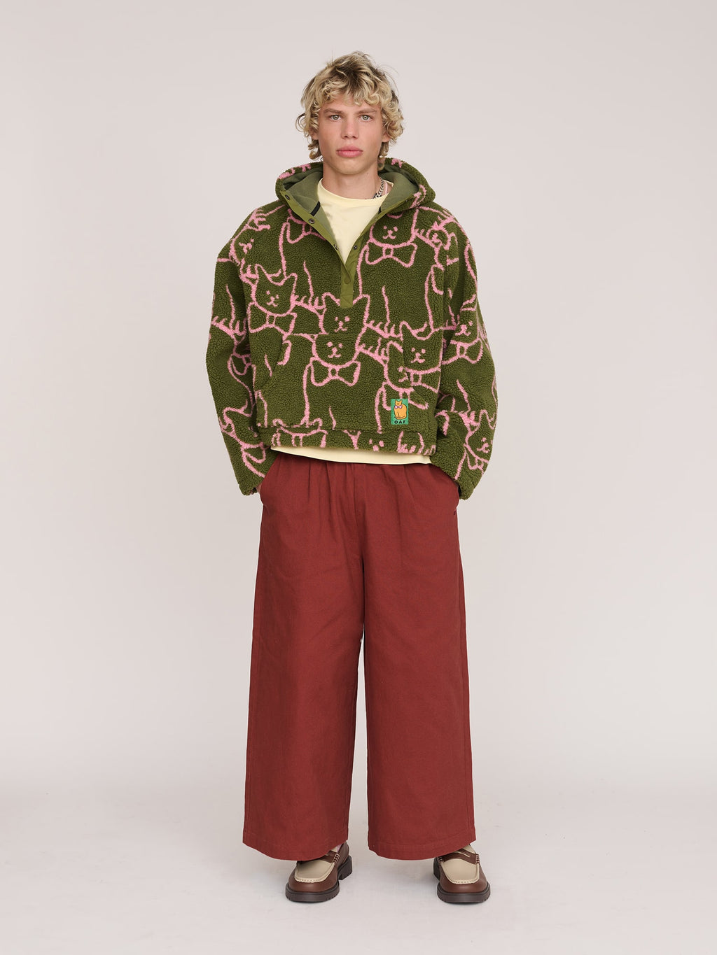 model:Max wears size L and is 6’1”