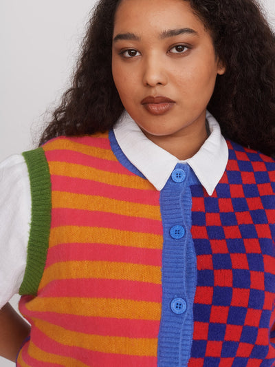 model:Zaynab wears size XXL and is 5’8”