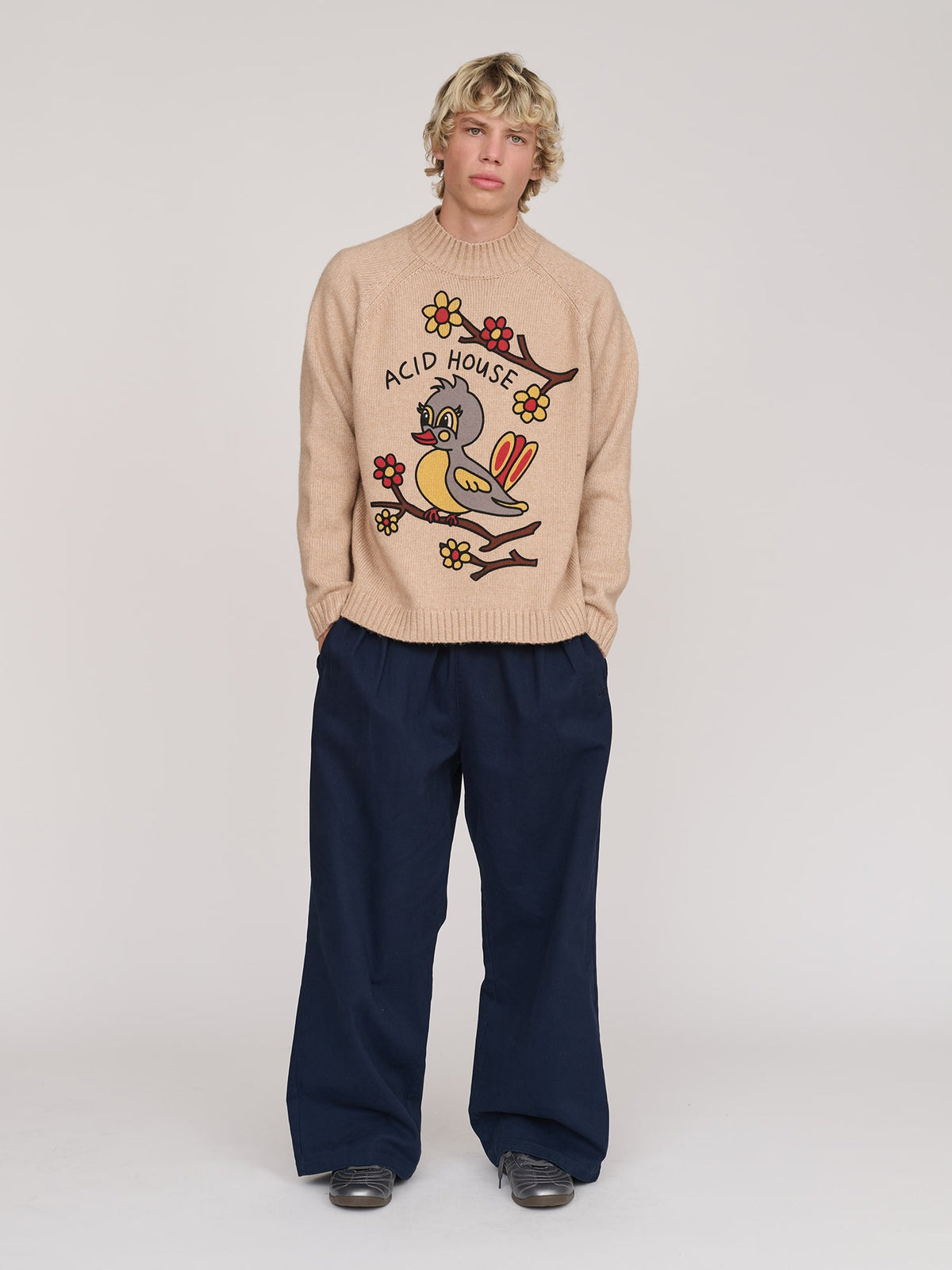 model:Max wears size L and is 6’1”