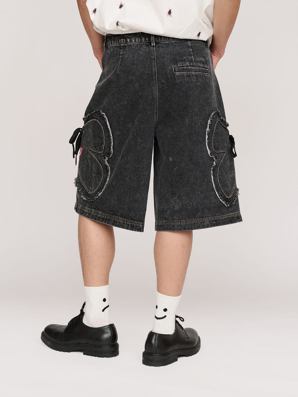 model:Quinuo wears size W26 and is 6’0”