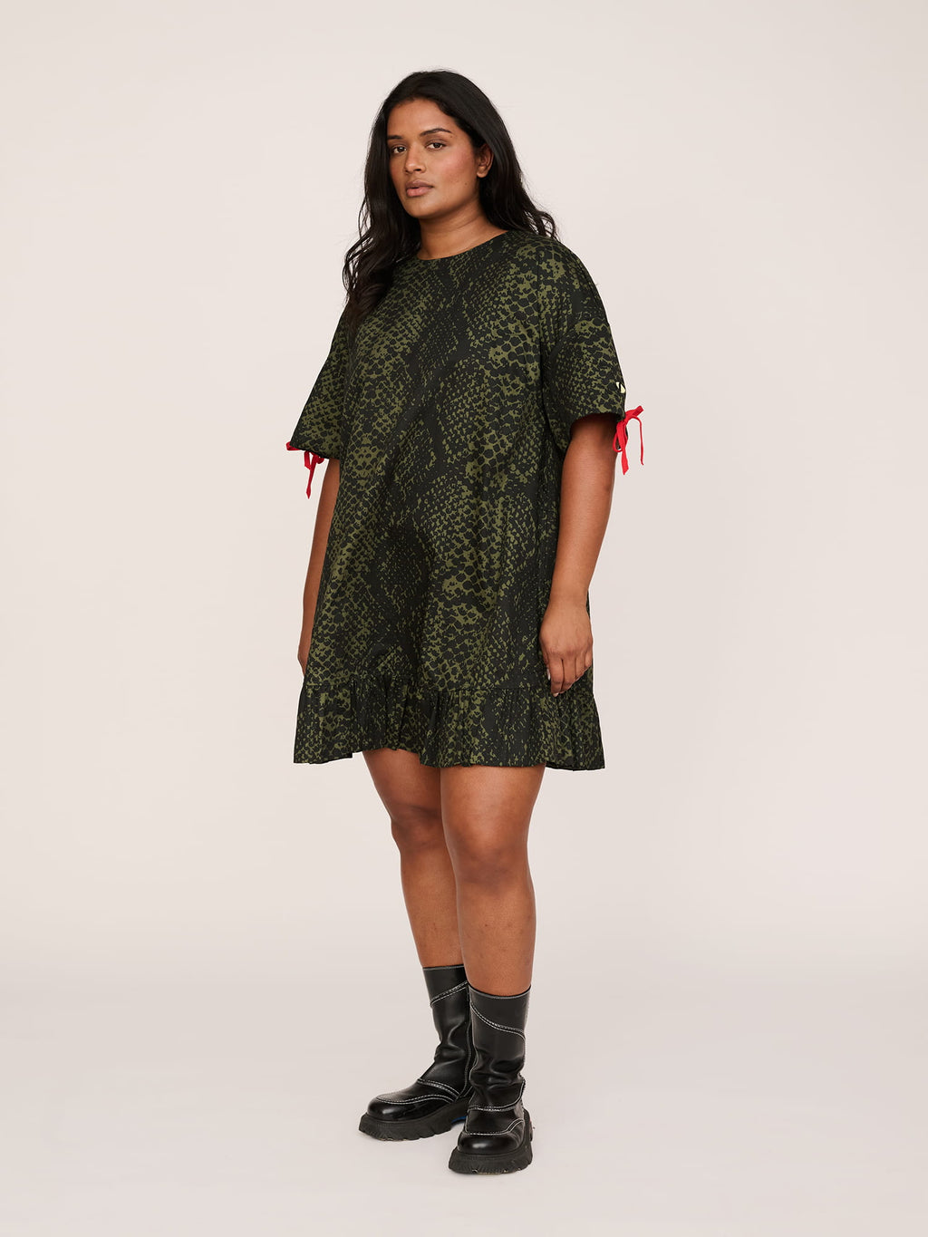 model:Sha wears size XXL and is 5’9”