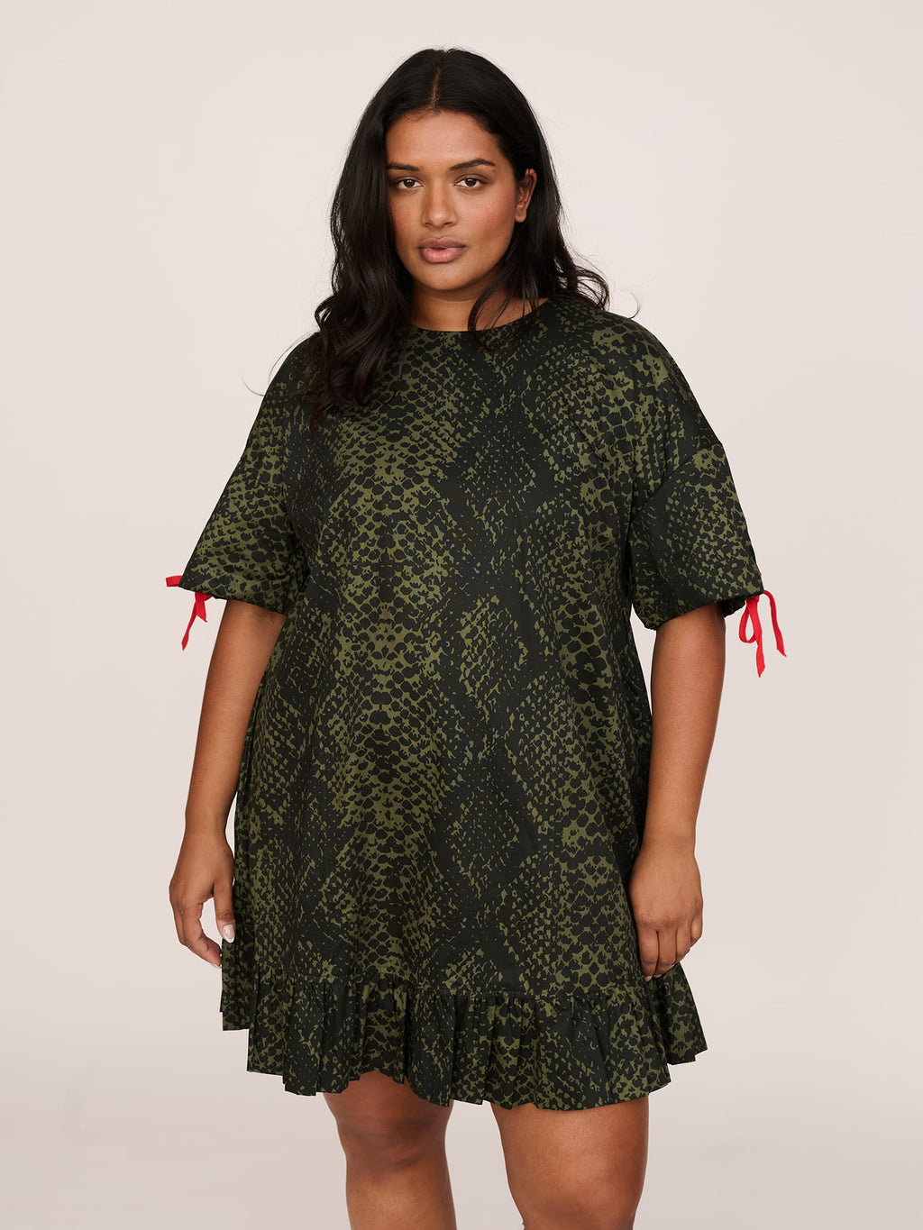 collection-curve, collection-curve-dresses, model:Sha wears size XXL and is 5’9”